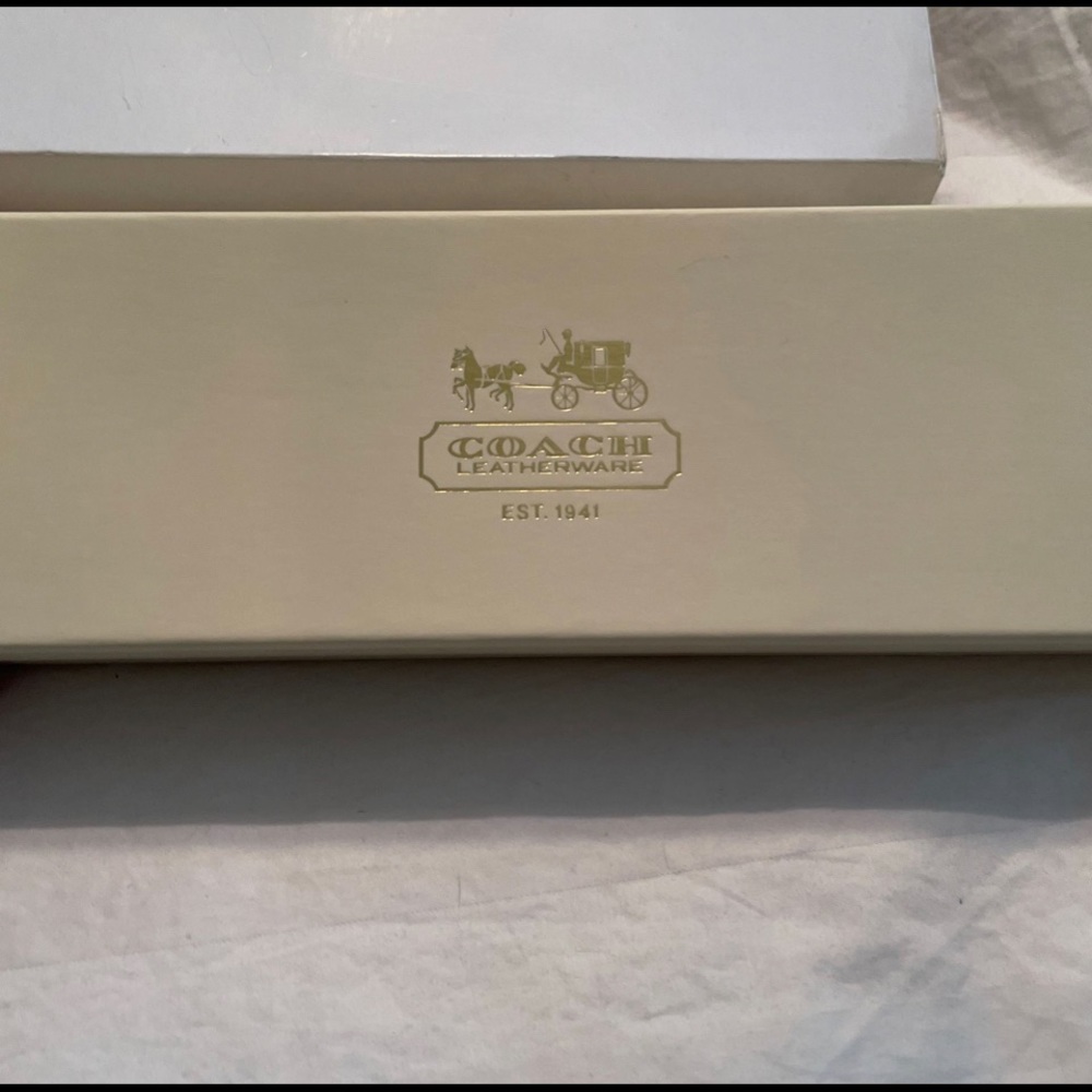Authentic coach watch new with box and tag - Picture 4 of 4